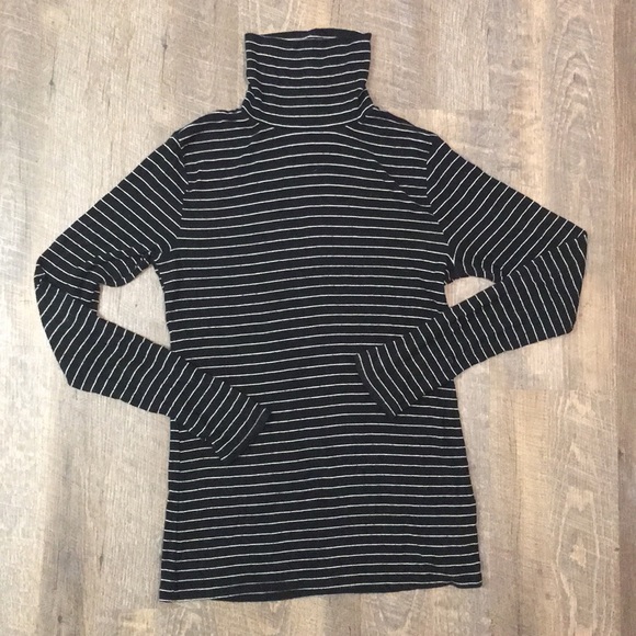 Mossimo Supply Co. Tops - ☀️3/$24☀️ Striped Turtleneck